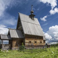 Деревянная Воскресенская  церковь в Плёсе :: Ольга Гуськова