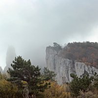 ..Туман на Ай-Петри...Зубцов  почти не видно... :: Александр Герасенков