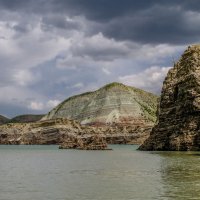 Многоцветные скалы Чиркейского водохранилища :: Георгий А