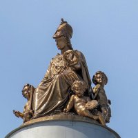 Статуя Минервы на куполе Академии Художеств. :: Любовь Зинченко 