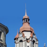 Угловая башня с часами, создающая неповторимую красоту Дому городских учреждений :: Стальбаум Юрий 