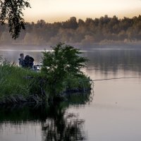 Рыбаки на закате. :: Александр Гурьянов