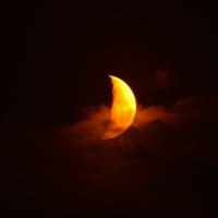 Луна в облачке через оранжевый фильтр :: Alex182 