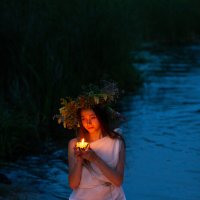 Девушка со свечей на Иван  Купала :: Тамара Нижельская