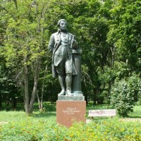 Памятник А.Т. Болотову в Богородицке :: Елена Елена