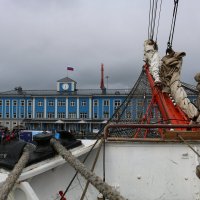 Мурманский порт с борта "Седова" :: Ольга 