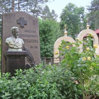 Могила  художника-передвижника Н. А. Ярошенко и его жены :: ИРЭН@ .