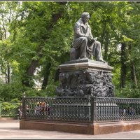 Памятник баснописцу Ивану Андреевичу Крылову в Летнем саду :: Стальбаум Юрий 