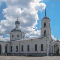 Церковь в центре г. Остров Псковской обл. :: Любовь Зинченко 