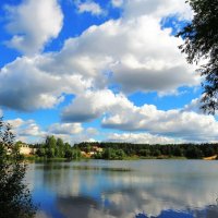 Облака над озером :: Андрей Снегерёв