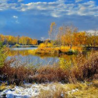 Осень со снежком на озере :: Mikhail Irtyshskiy