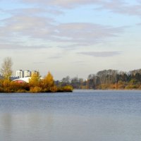 Озеро и осень :: ирина 