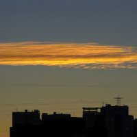 Глядя на это рассветное облако... :: Юрий Куликов