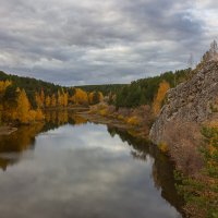 Глядится небо в зеркало реки :: Дмитрий Костоусов