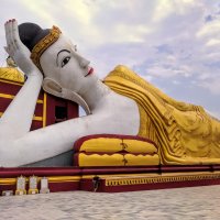 Гигантская скульптура Будды. Монива, Мьянма :: Олег Ы