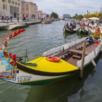 "Moliceiros" традиционные лодки. г.Авейру (Португалия) :: Alexander Amromin
