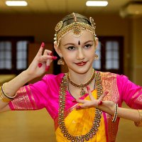 Портрет девочки в индийском наряде. :: Александр Дмитриев