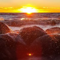 Отражение солнца на камень :: Георгий А