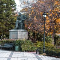 Памятник писателю  Тренёву :: Валентин Семчишин