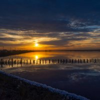 Восход на озере Сакское :: Владимир Жуков