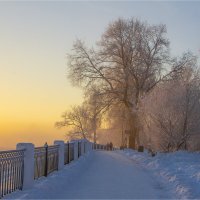 В солнечной дымке не видно реку Вятку. :: Анастасия Северюхина