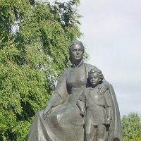 Памятник «М. А. Ульянова с сыном Володей» :: Raduzka (Надежда Веркина)