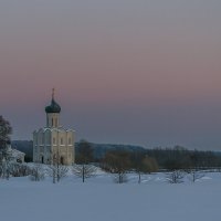 Зимним вечером у храма Покрова-на-Нерли :: Сергей Цветков
