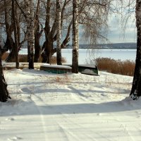 Лодки у зимнего пруда... :: Нэля Лысенко
