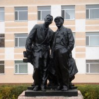 Памятник В. Ленину и М. Горькому :: Светлана SvetNika17