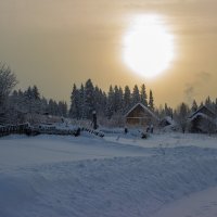 Зимний день в Уральской деревне :: Александр Гладких