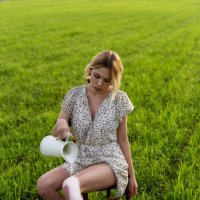 Девушка с кувшином молока :: Анна Хлестунова