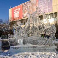 Ледяная скульптура перед ЦДХ :: Георгий А