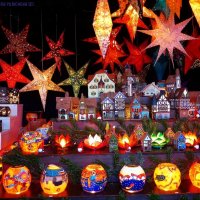 Подсвечники и лампы на рождественском базаре :: Nina Yudicheva