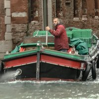 Venezia. Barca merci sul canale. :: Игорь Олегович Кравченко
