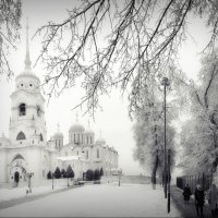 Вид на Успенский собор... :: Владимир Шошин