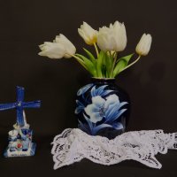 Белые тюльпаны и голландская мельница :: Nina Yudicheva
