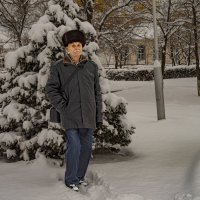 Прогулка по снегу :: Анатолий Чикчирный