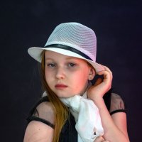 Девочка в белой шляпе. :: Андрей + Ирина Степановы