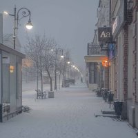 Утренний снегопад на Петровской :: Константин Бобинский