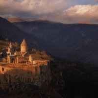 Монастырь Татев в уходящих солнечных лучах. Армения. Февраль 2023 :: Дмитрий Шишкин