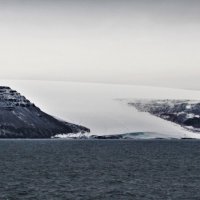 Ледник, сползающий в океан :: Сергей Никифоров