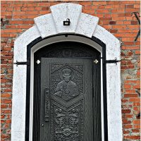Входная дверь в храм. :: Валерия Комова