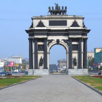 Триумфальные арки строили для очищения вояк от пролитой ими крови... :: Александр Сергеевич 