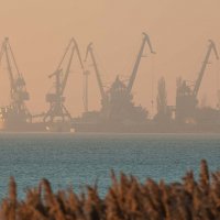 Вид на порт во время восхода. :: Константин Бобинский