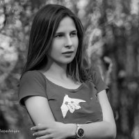 Монохромный портрет девушки :: Анатолий Клепешнёв
