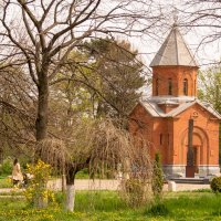 Часовня в городском парке :: Игорь Сикорский