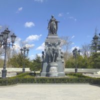 Симферополь,памятник  Екатерине  2В горссаду :: Валентин Семчишин