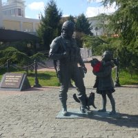 Памятник вежливым  людям :: Валентин Семчишин