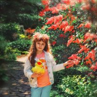 Девочка на фоне цветов :: Юлия Трушина