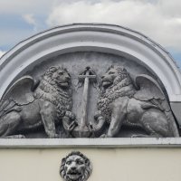 Львы на угловом фронтоне дома работы архитектора В.Н.Питанина :: Стальбаум Юрий 